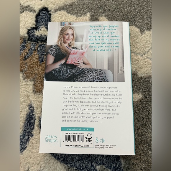 Happy : Finding joy in every day and letting go of perfect (Paperback) - Picture 4 of 4